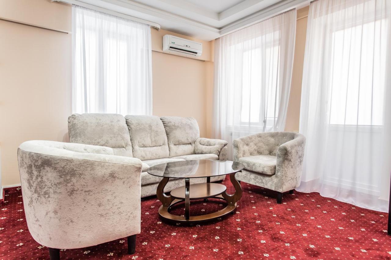 Star Rent Hotel Chisinau Exterior foto
